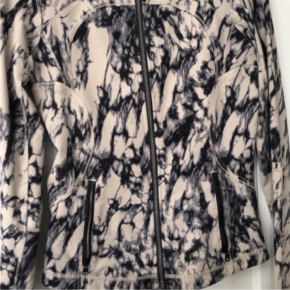 Lululemon size 6, long sleeves zip up jacket - Picture 4 of 4